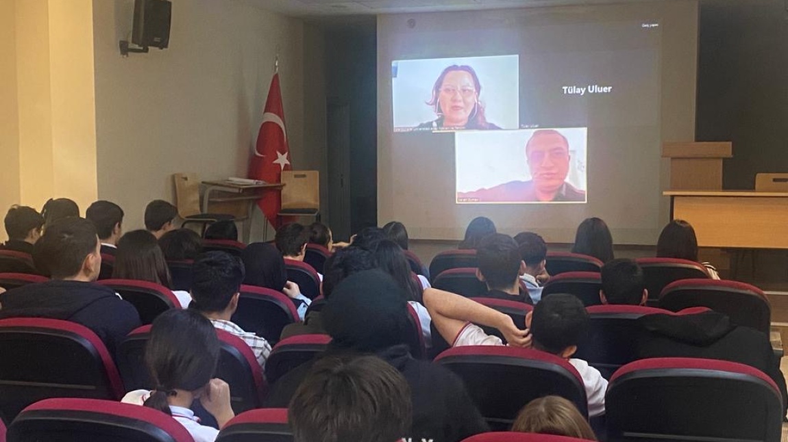 İstanbul Arel Üniversitesi İletişim Fakültesi Doç.Dr.Kenan Duman tarafindan okulumuz öğrencilerine “Teknoloji Bagimliligi” semineri verildi.